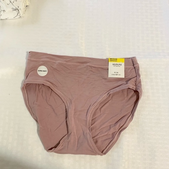 Five pairs of NWT medium mixed style underwear - Picture 8 of 11